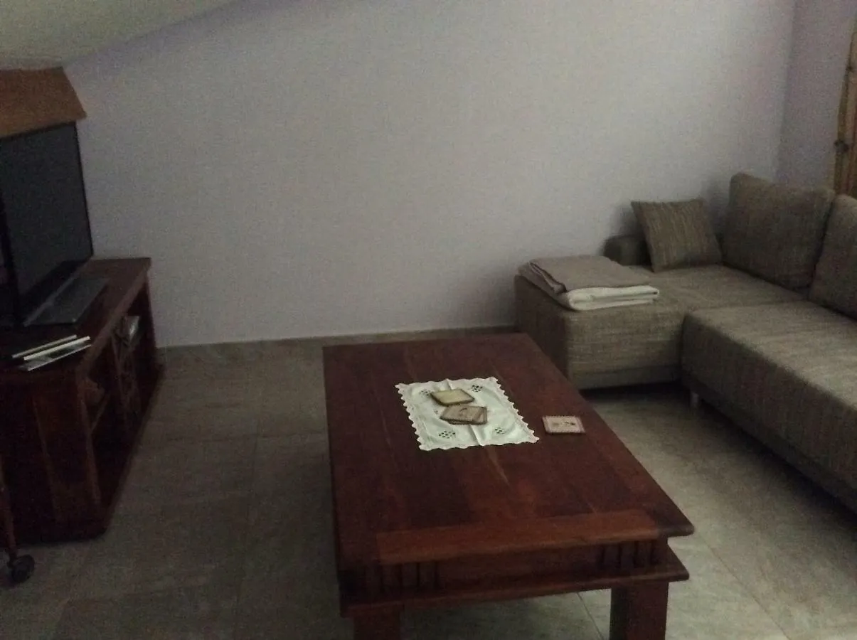 Appartement les Ecureuils La Roque-d'Antheron 0*,  France