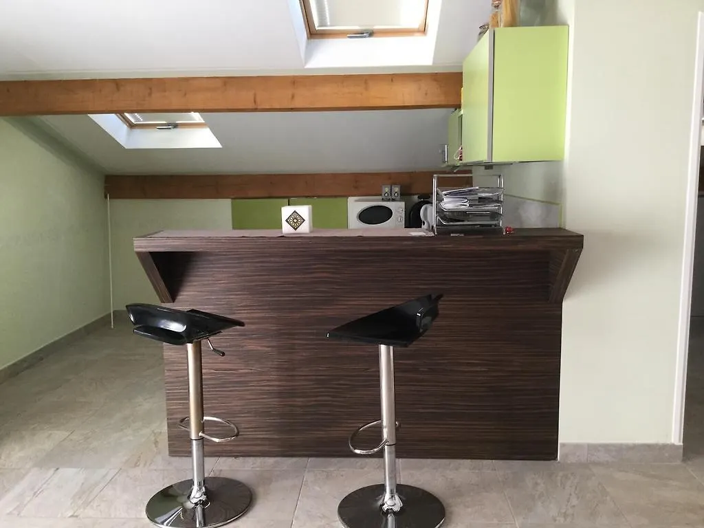 Appartement Les Ecureuils La Roque-d'Antheron 0*,